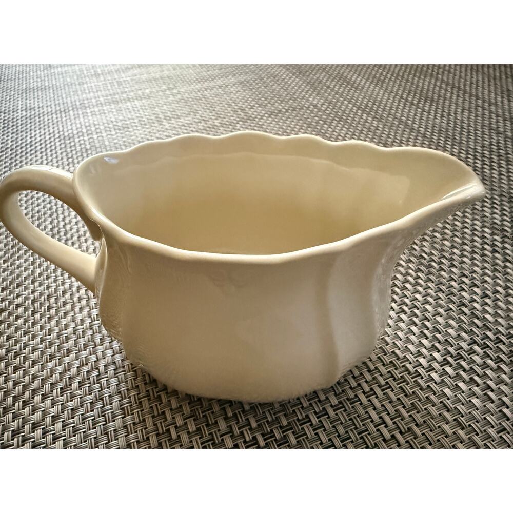 LENOX Casual Elegance Chinastone Stoneware Gravy Boat Ivory *DISCONTINUED*